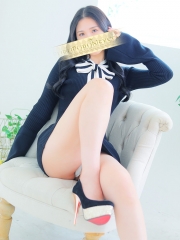 肨
